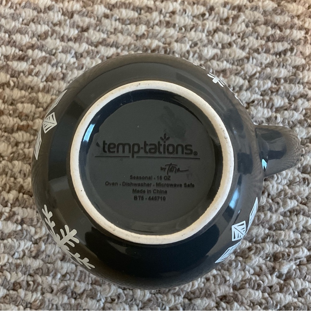 NWOT - Temptations by Tara Snowflake Mug Set - Picture 11 of 15